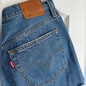 Adorable Levi shorts! Super trendy.